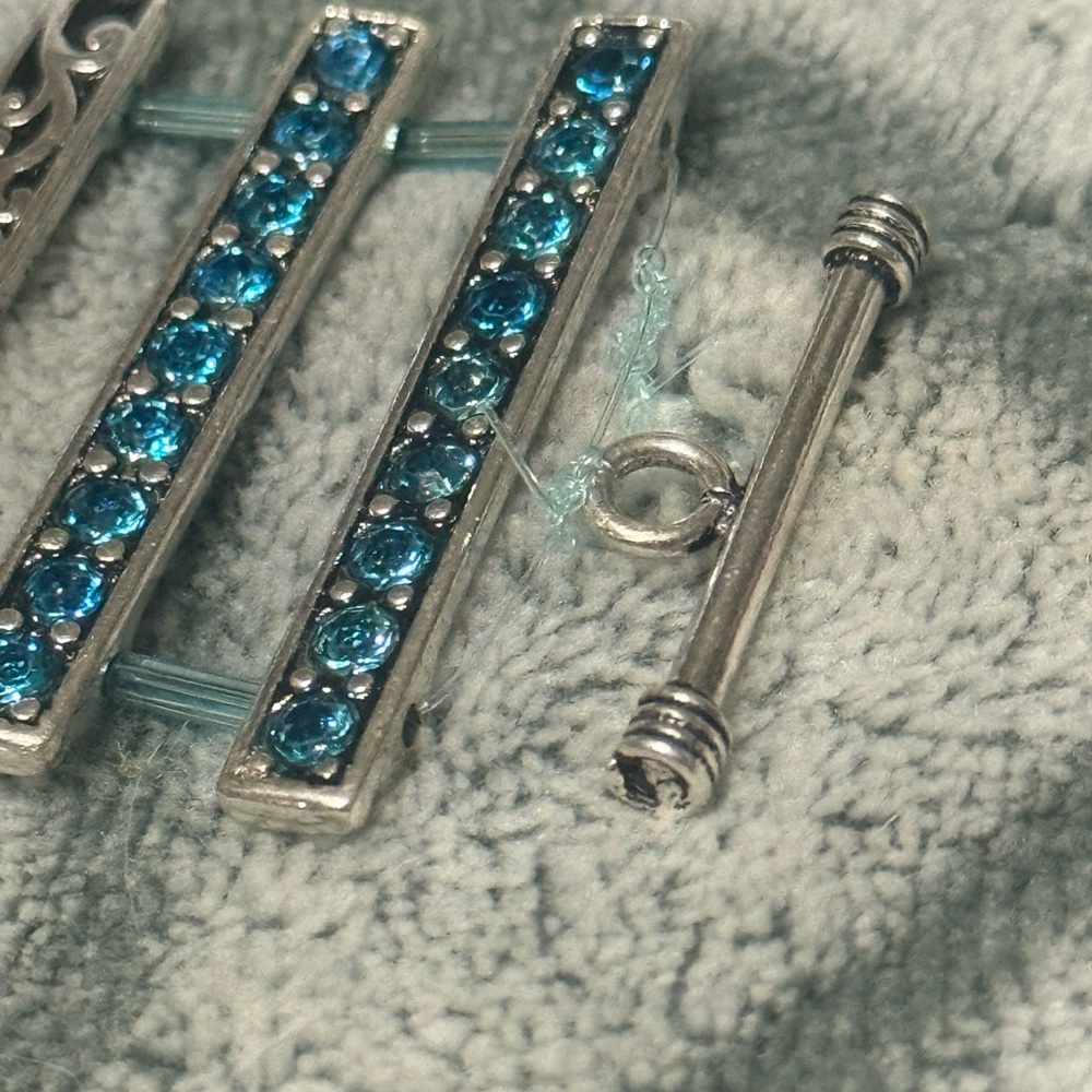EUC Silver and Blue Crystal Toggle Bracelet - Picture 4 of 11